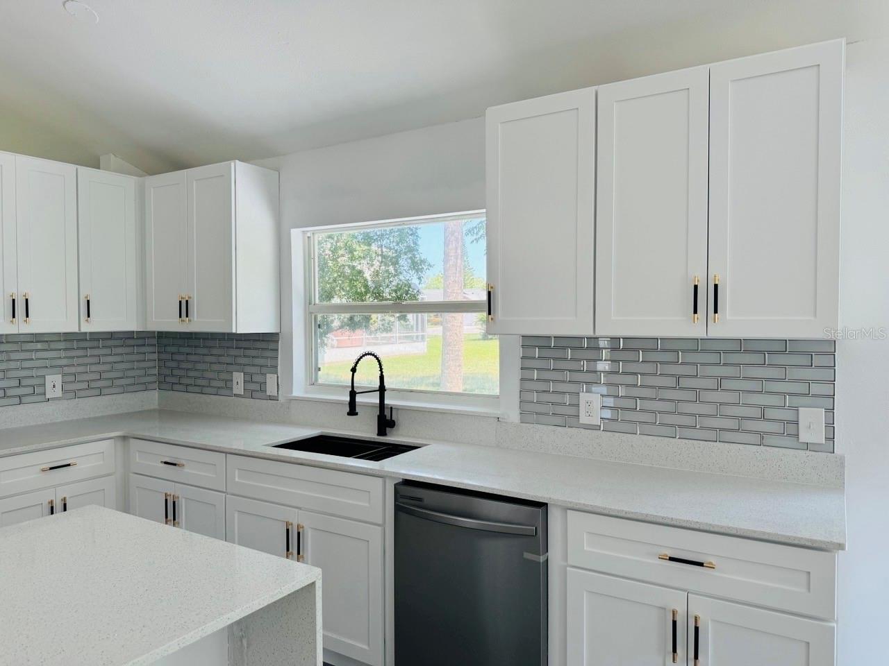215 HOLLOWBROOK CIR, DAYTONA BEACH, FL — photo 9