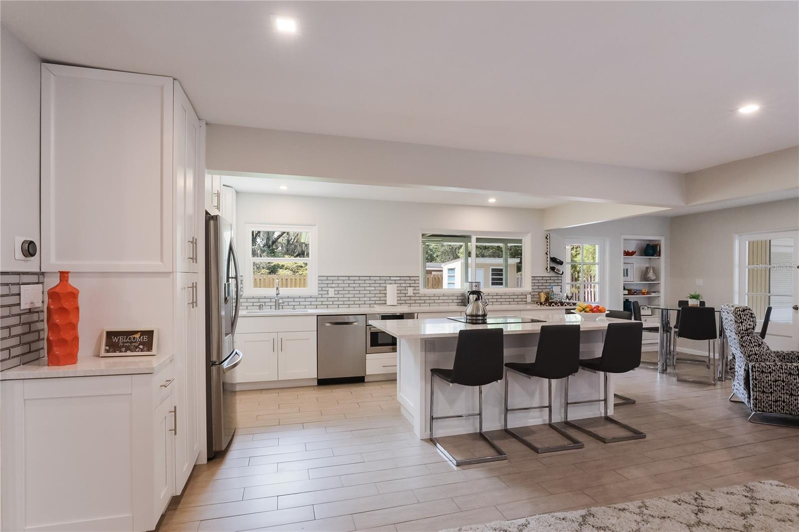 2266 CLEMATIS ST, SARASOTA, FL — photo 2