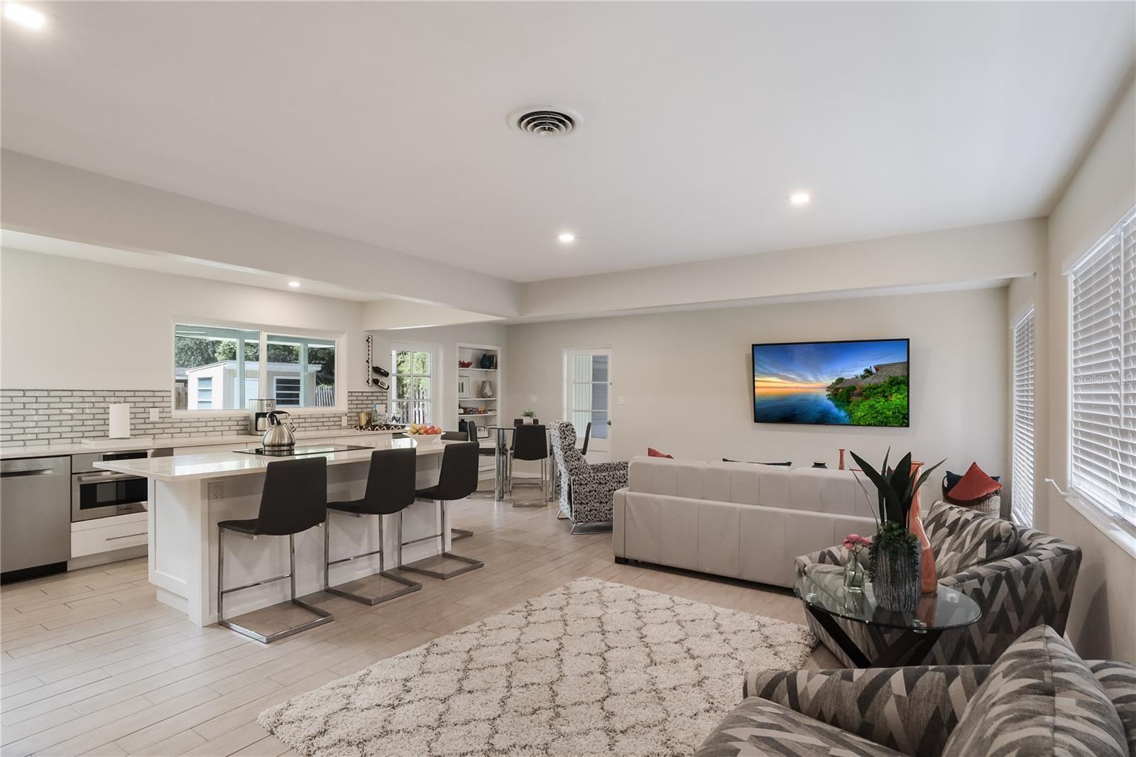 2266 CLEMATIS ST, SARASOTA, FL — photo 3