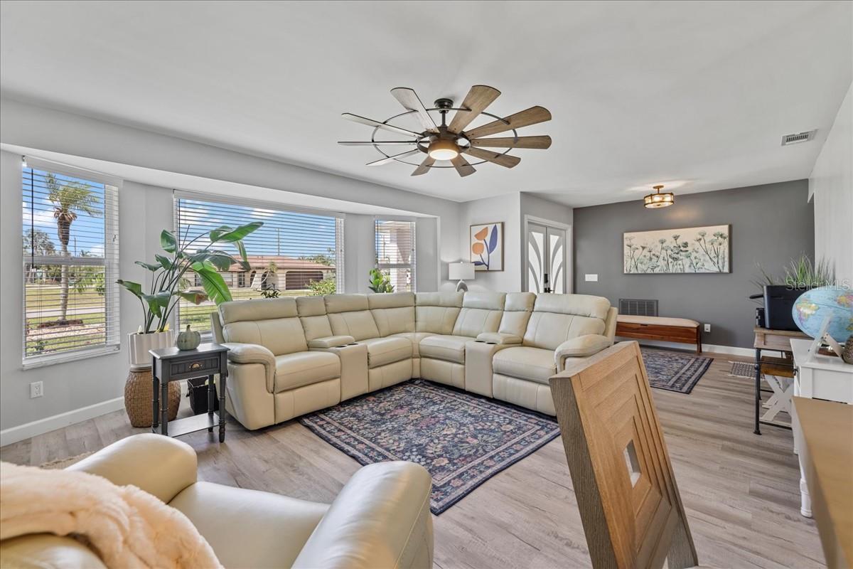 206 SE 45TH TER, CAPE CORAL, FL — photo 9