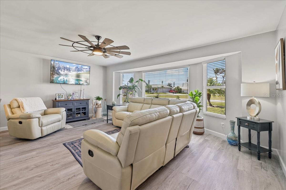 206 SE 45TH TER, CAPE CORAL, FL — photo 11