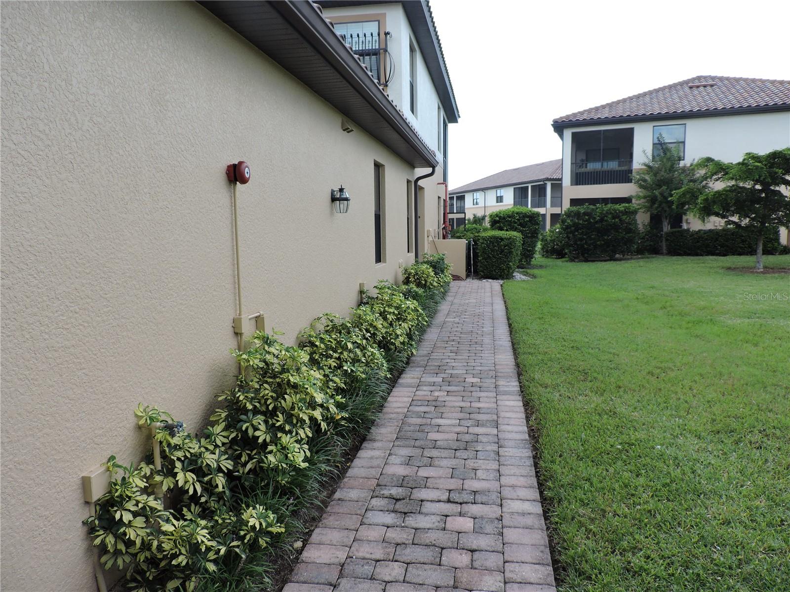 20201 RAGAZZA CIR #102, VENICE, FL — photo 3