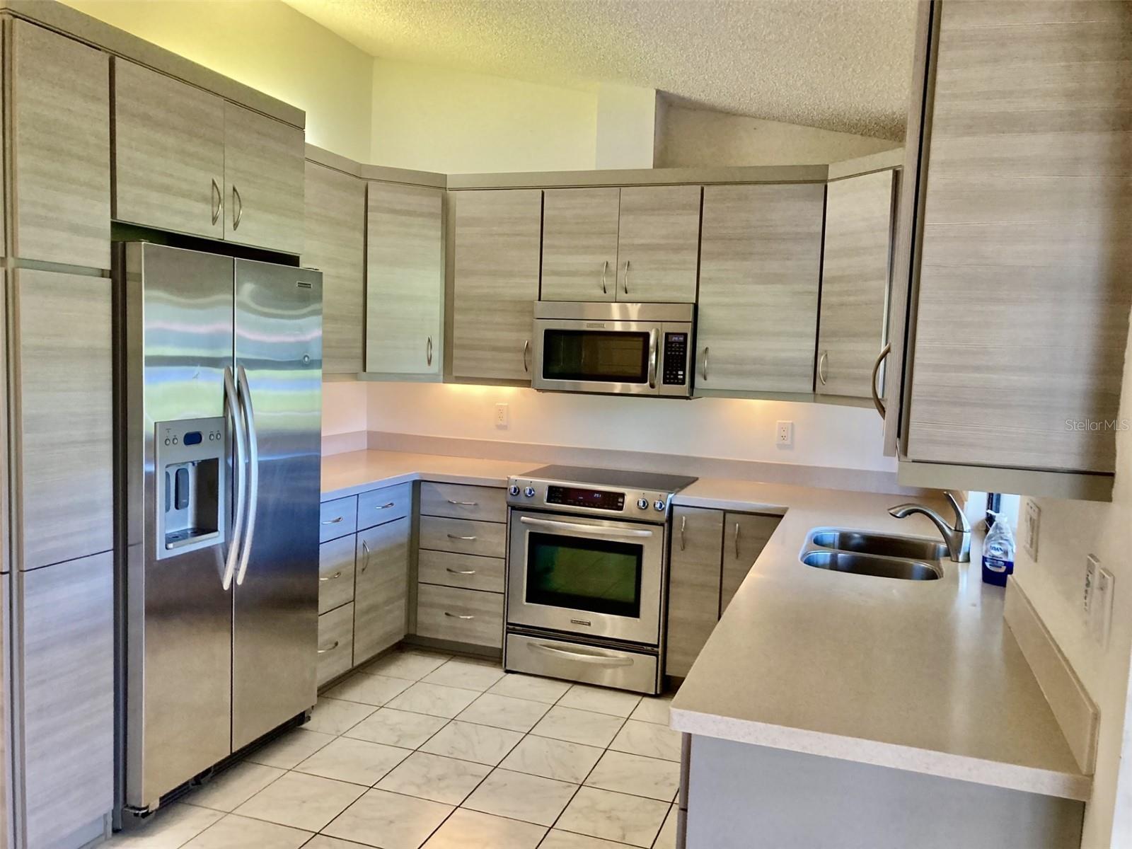 3407 AVENIDA MADERA #A, BRADENTON, FL — photo 9