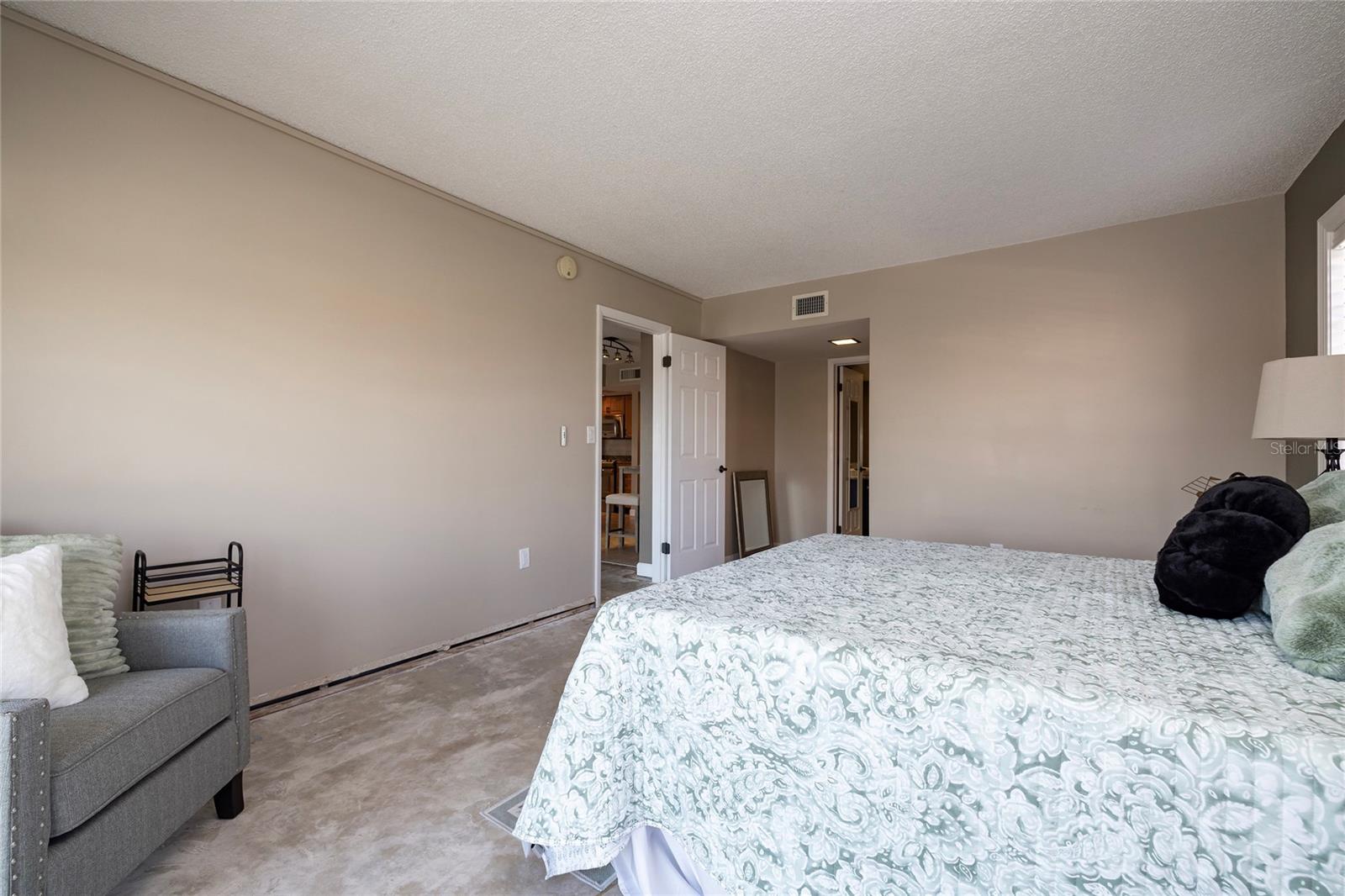 4900 BRITTANY DR S #613, ST PETERSBURG, FL — photo 17