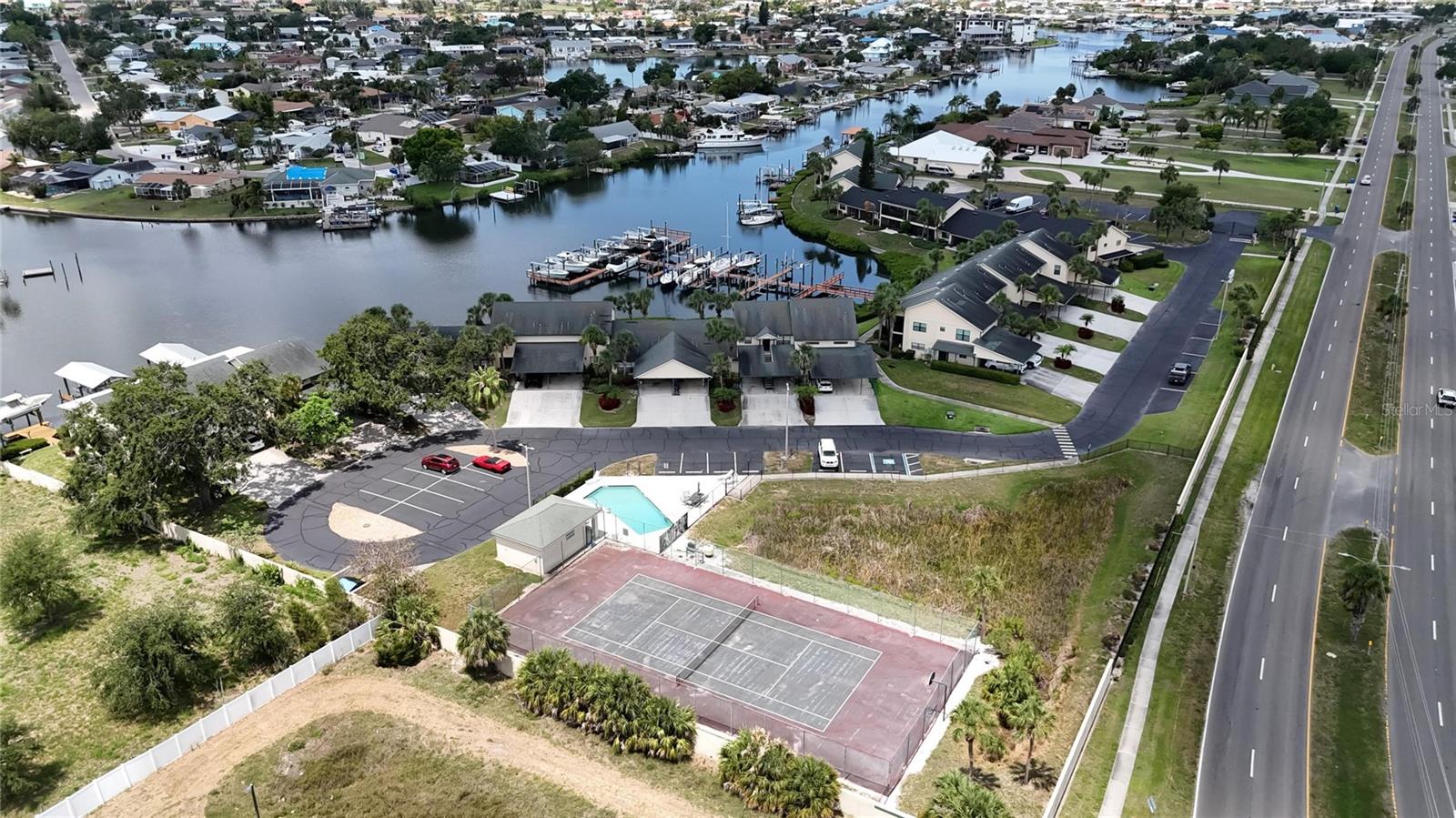 644 YARDARM DR #22, APOLLO BEACH, FL — photo 38