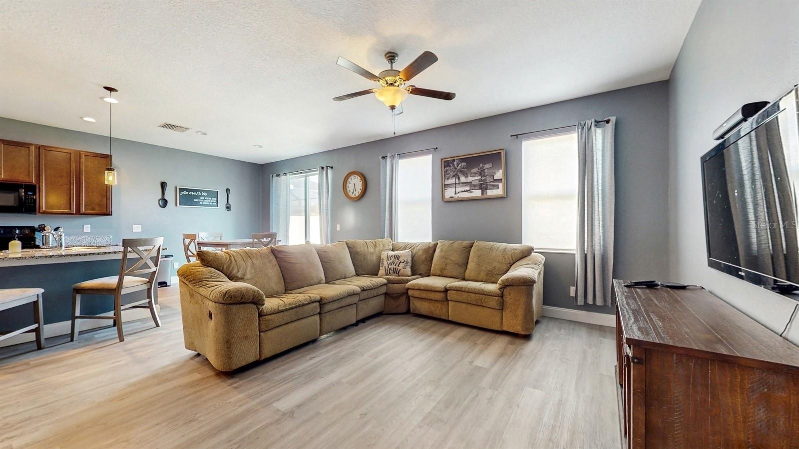 8111 BRICKLETON WOODS AVE, GIBSONTON, FL — photo 4