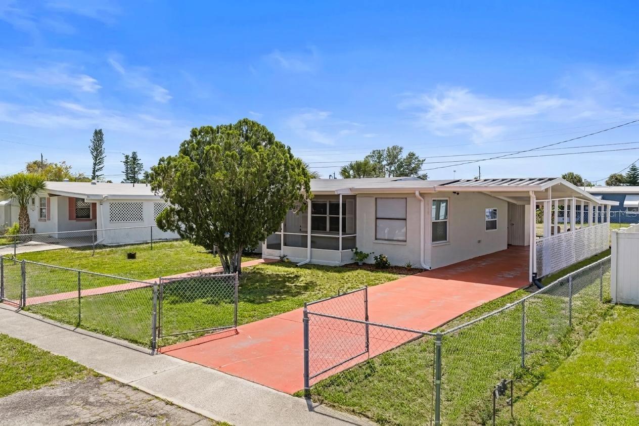 8725 AERO AVE, NORTH PORT, FL