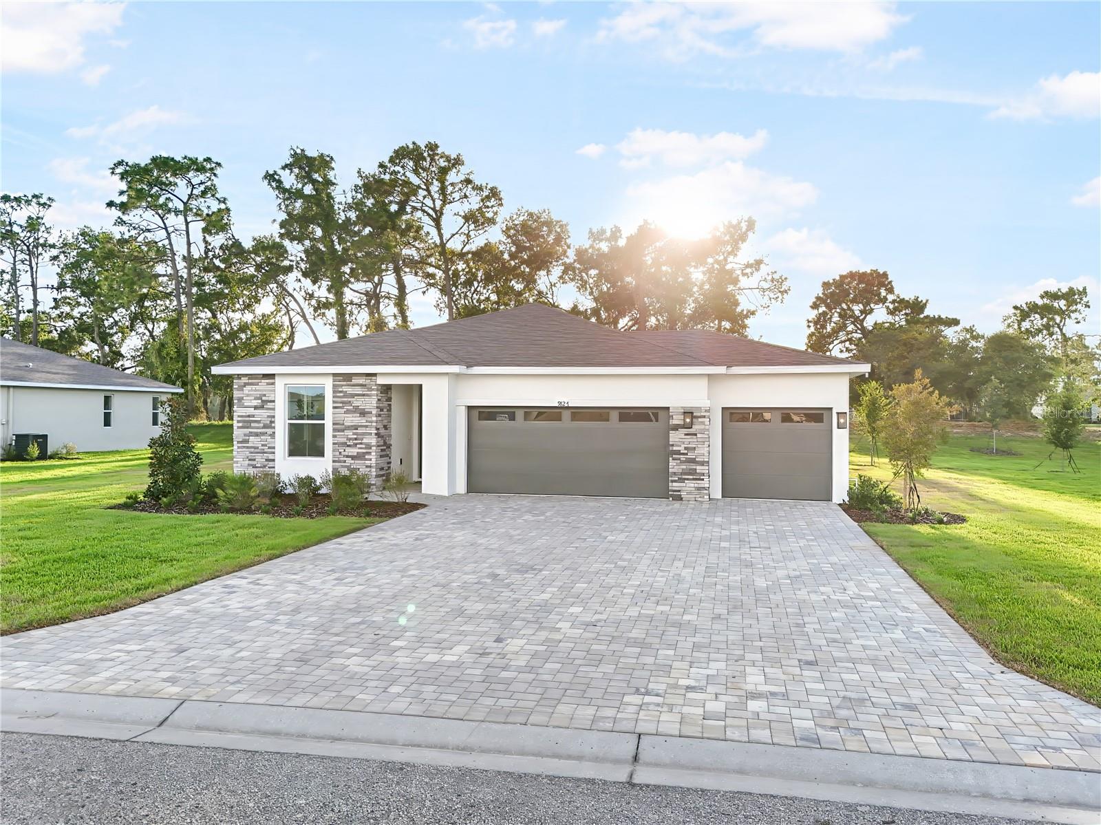 9127 PLAYERS DR, WEEKI WACHEE, FL