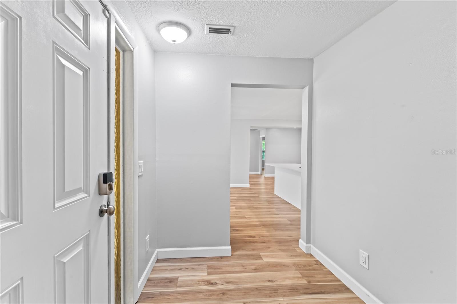 1127 WYATT ST N, CLEARWATER, FL — photo 4