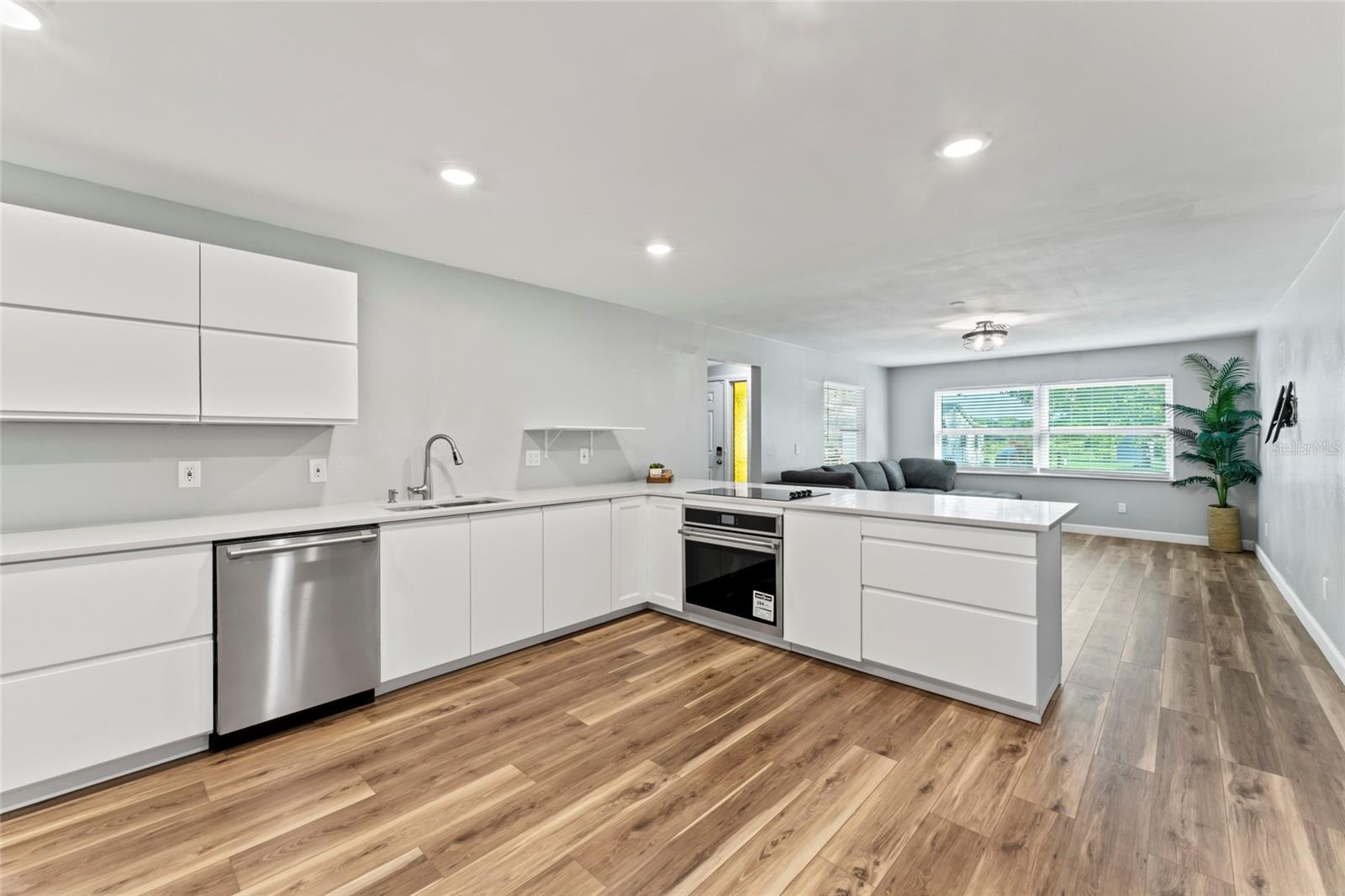 1127 WYATT ST N, CLEARWATER, FL — photo 8
