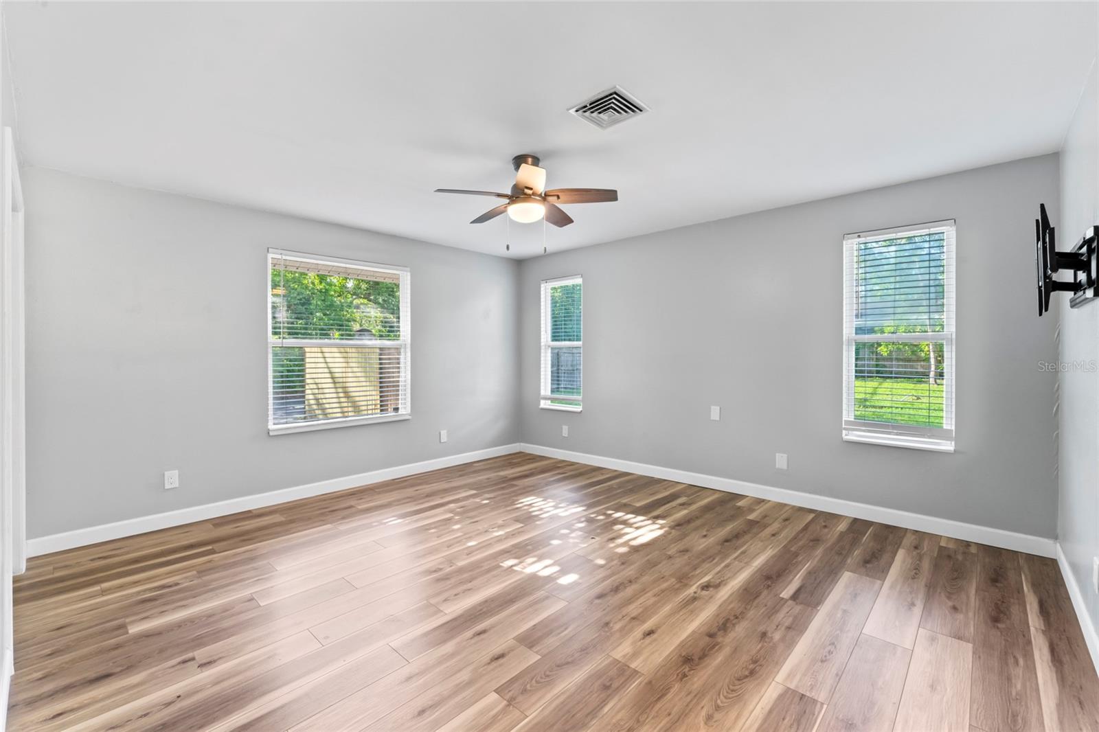 1127 WYATT ST N, CLEARWATER, FL — photo 25