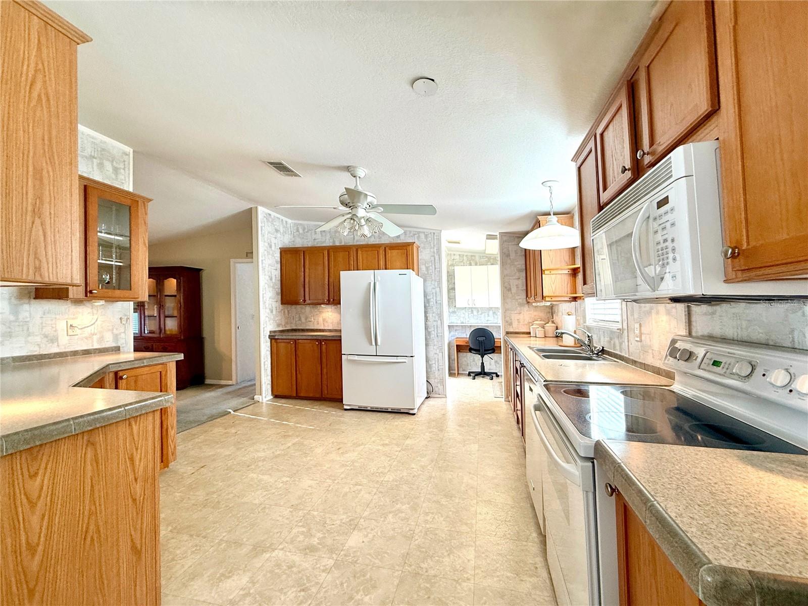 250 S PORT ROYAL LN, APOLLO BEACH, FL — photo 5