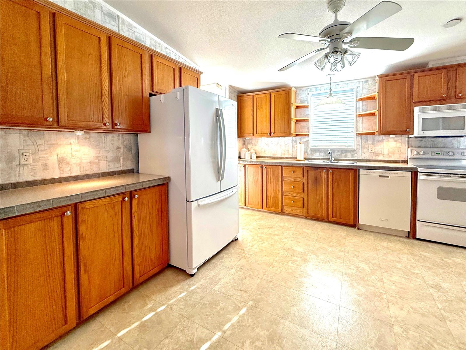 250 S PORT ROYAL LN, APOLLO BEACH, FL — photo 6
