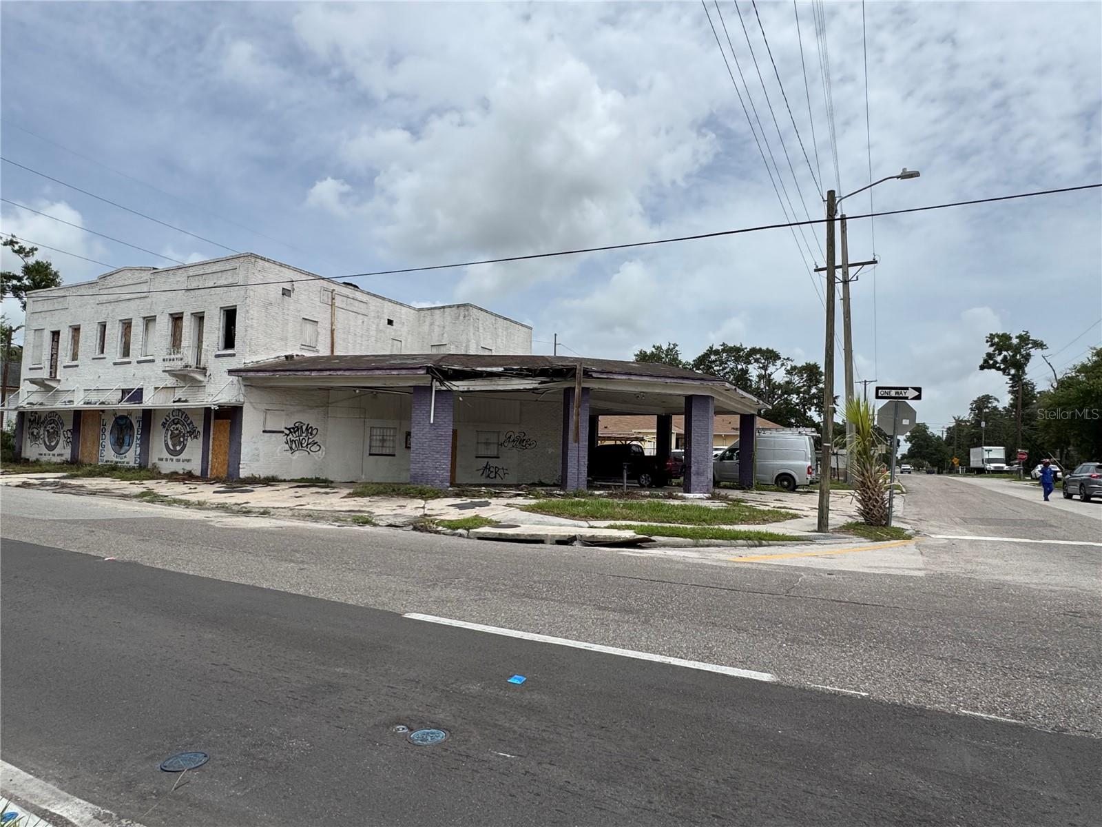 2804 E COLUMBUS DR, TAMPA, FL