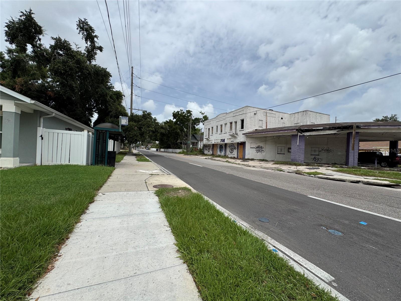 2804 E COLUMBUS DR, TAMPA, FL — photo 3