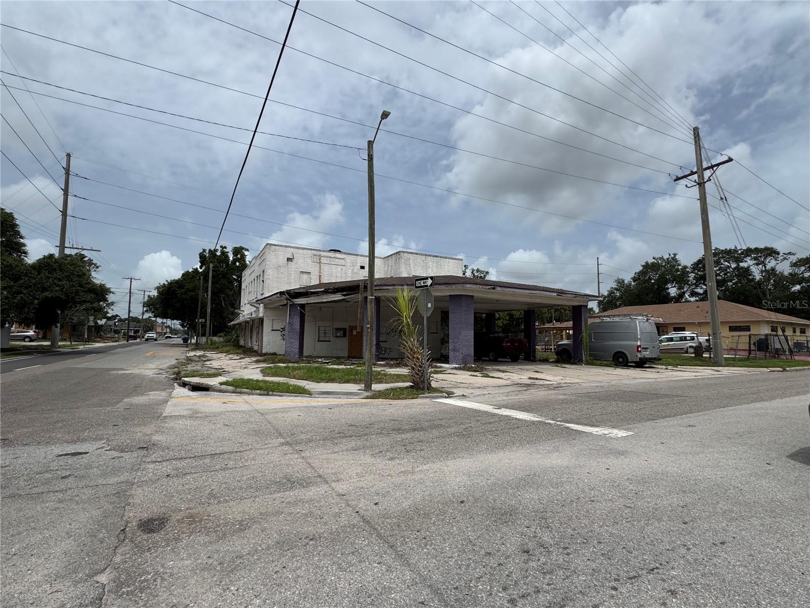 2804 E COLUMBUS DR, TAMPA, FL — photo 9