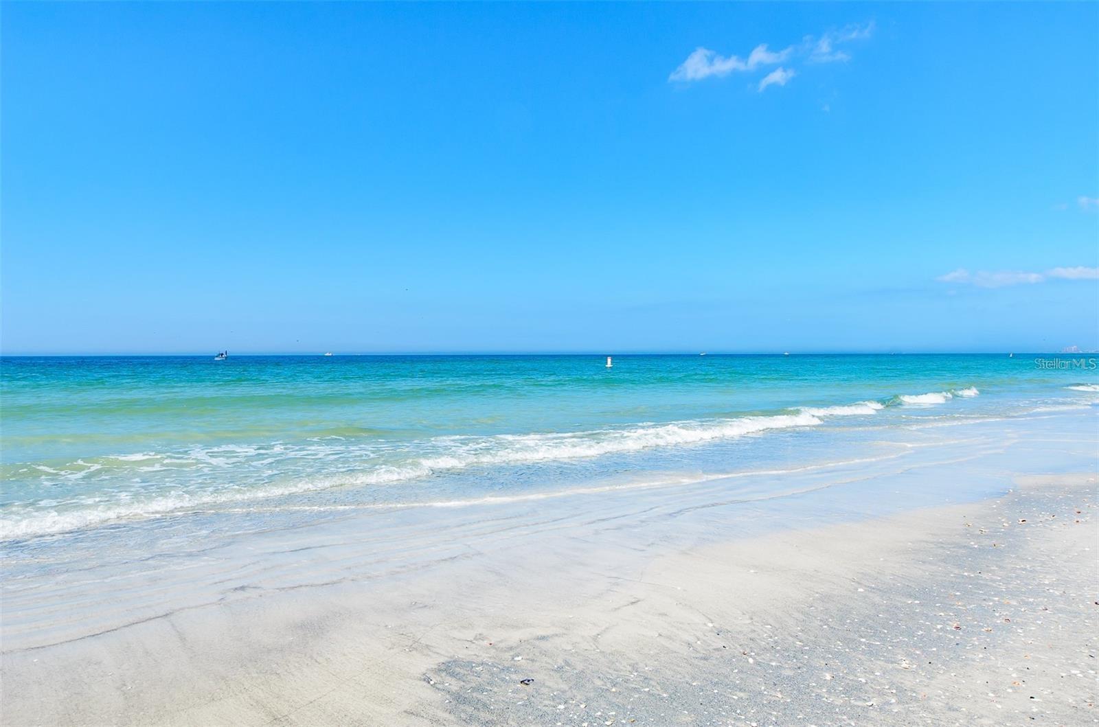 1460 GULF BLVD #1105, CLEARWATER BEACH, FL — photo 31