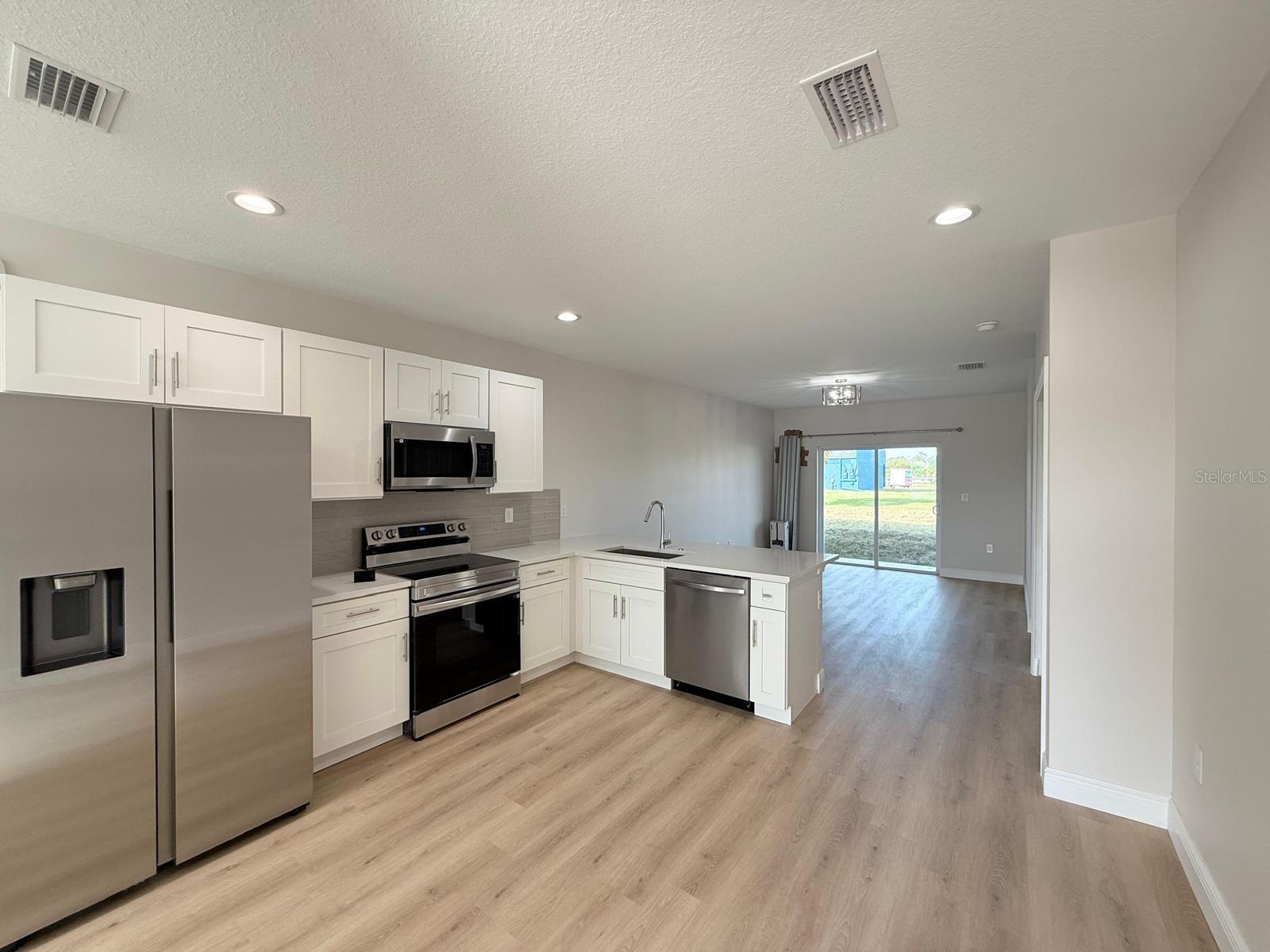 10336 PENDLETON AVE, ENGLEWOOD, FL — photo 2