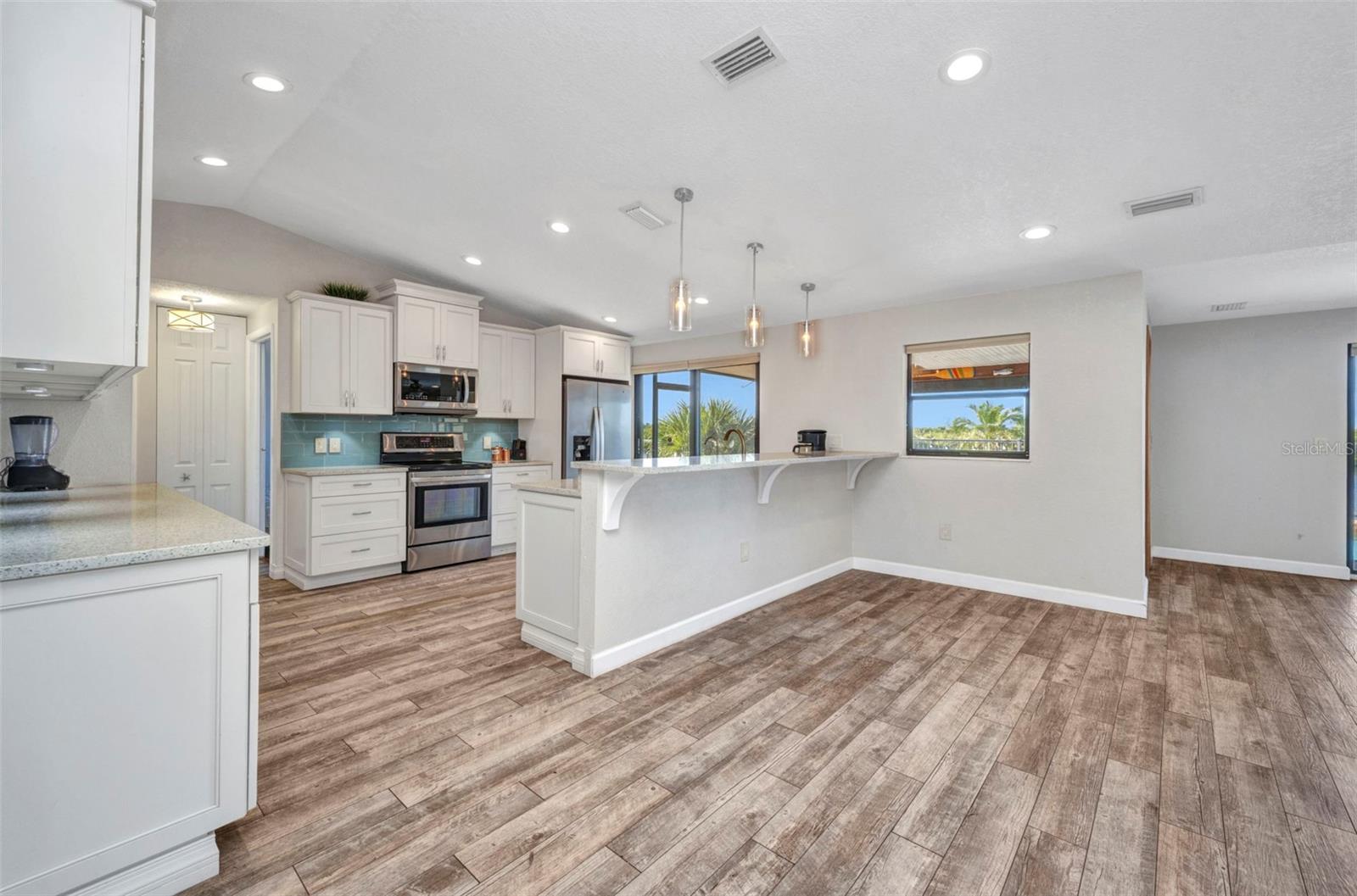 18566 ARAPAHOE CIR, PORT CHARLOTTE, FL — photo 15