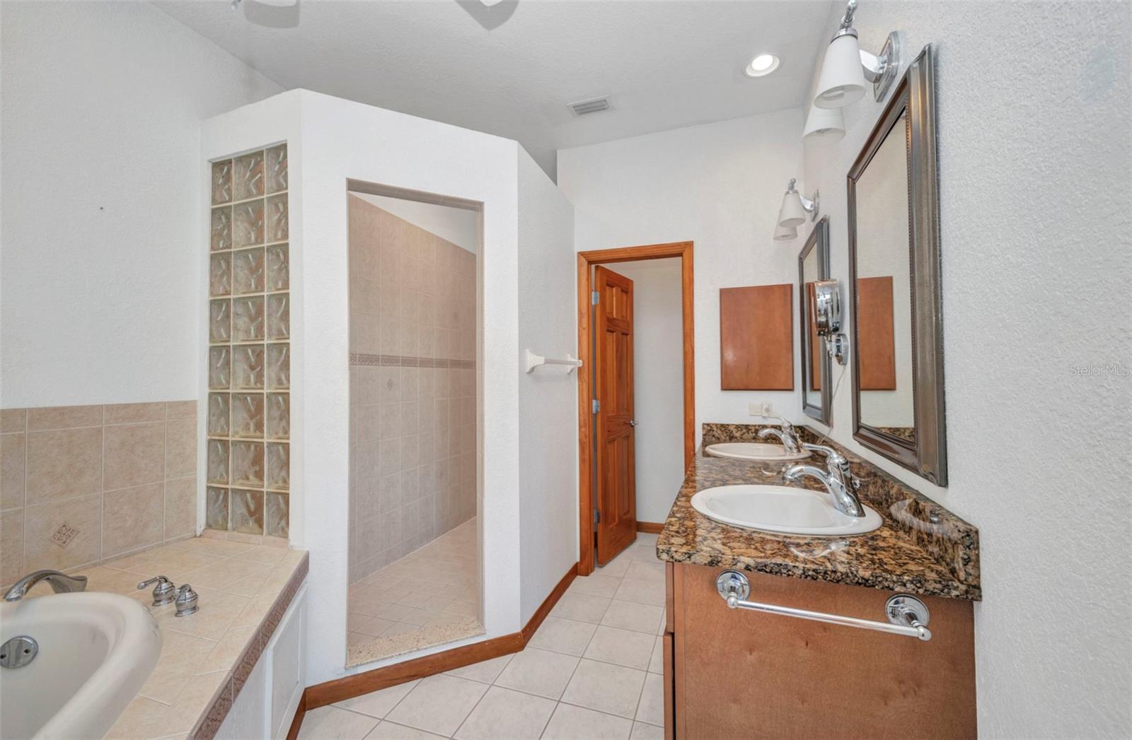 18566 ARAPAHOE CIR, PORT CHARLOTTE, FL — photo 27