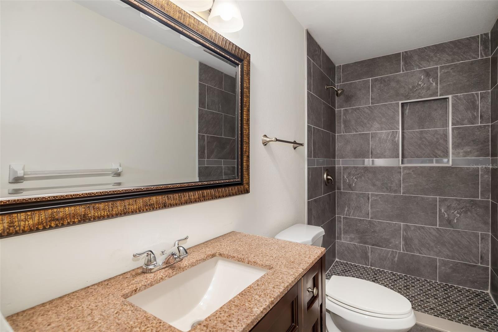 2513 AVENUE B #B, BRADENTON BEACH, FL — photo 31
