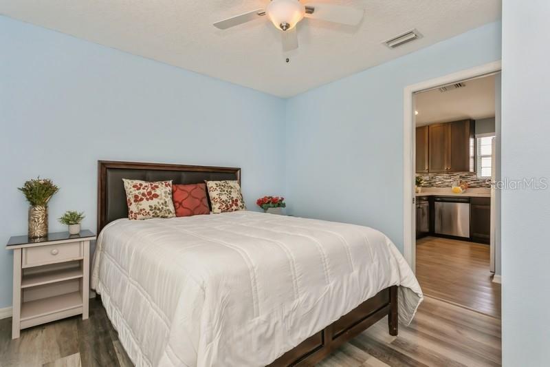 9107 BRUNSWICK LN, TAMPA, FL — photo 35