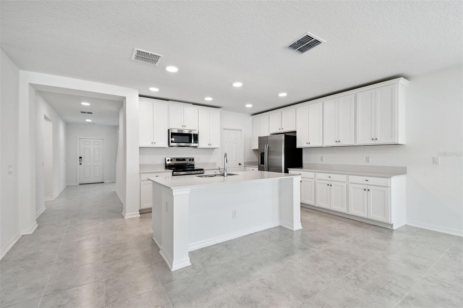 12801 CASTLE OAKS DR, HUDSON, FL — photo 9