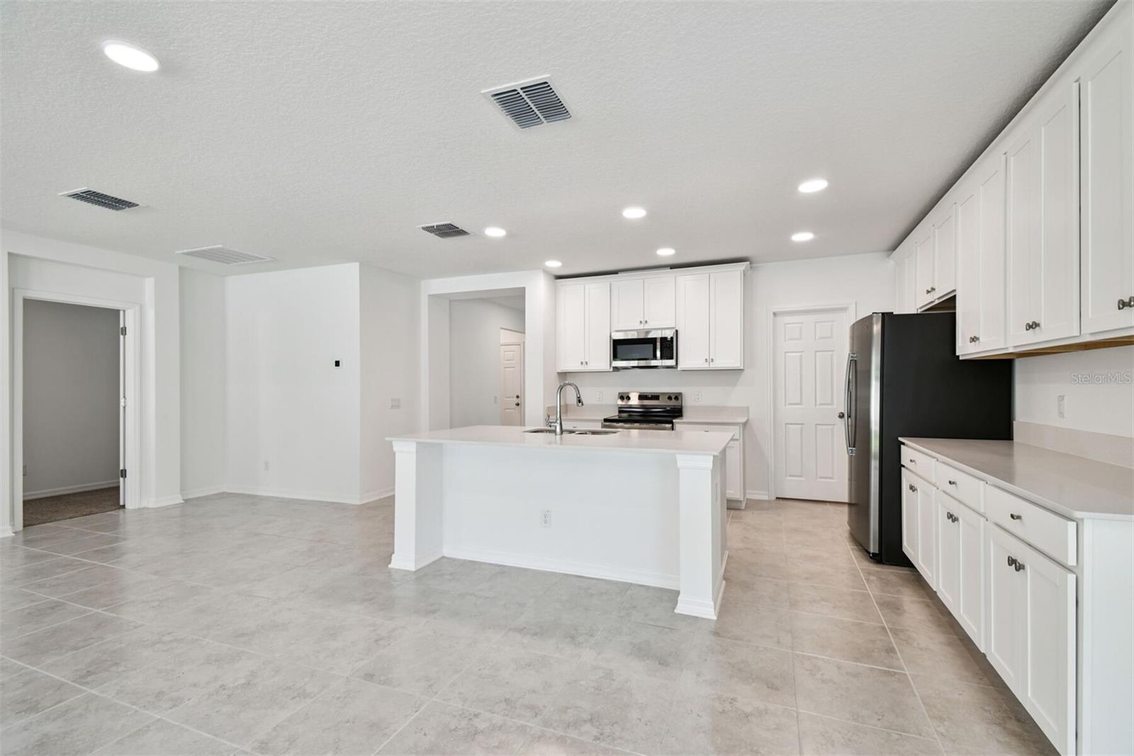 12801 CASTLE OAKS DR, HUDSON, FL — photo 11