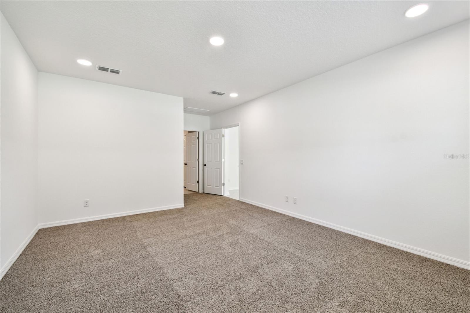 12801 CASTLE OAKS DR, HUDSON, FL — photo 17