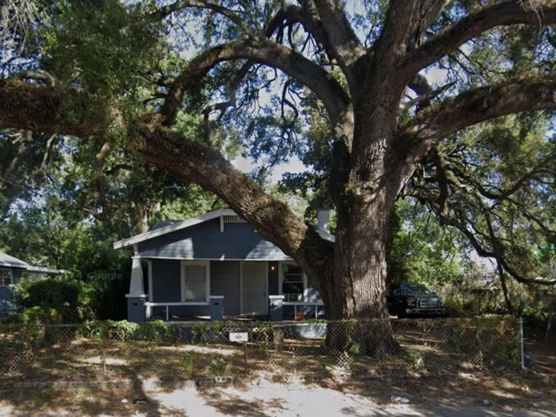 510 E LAKE AVE, TAMPA, FL