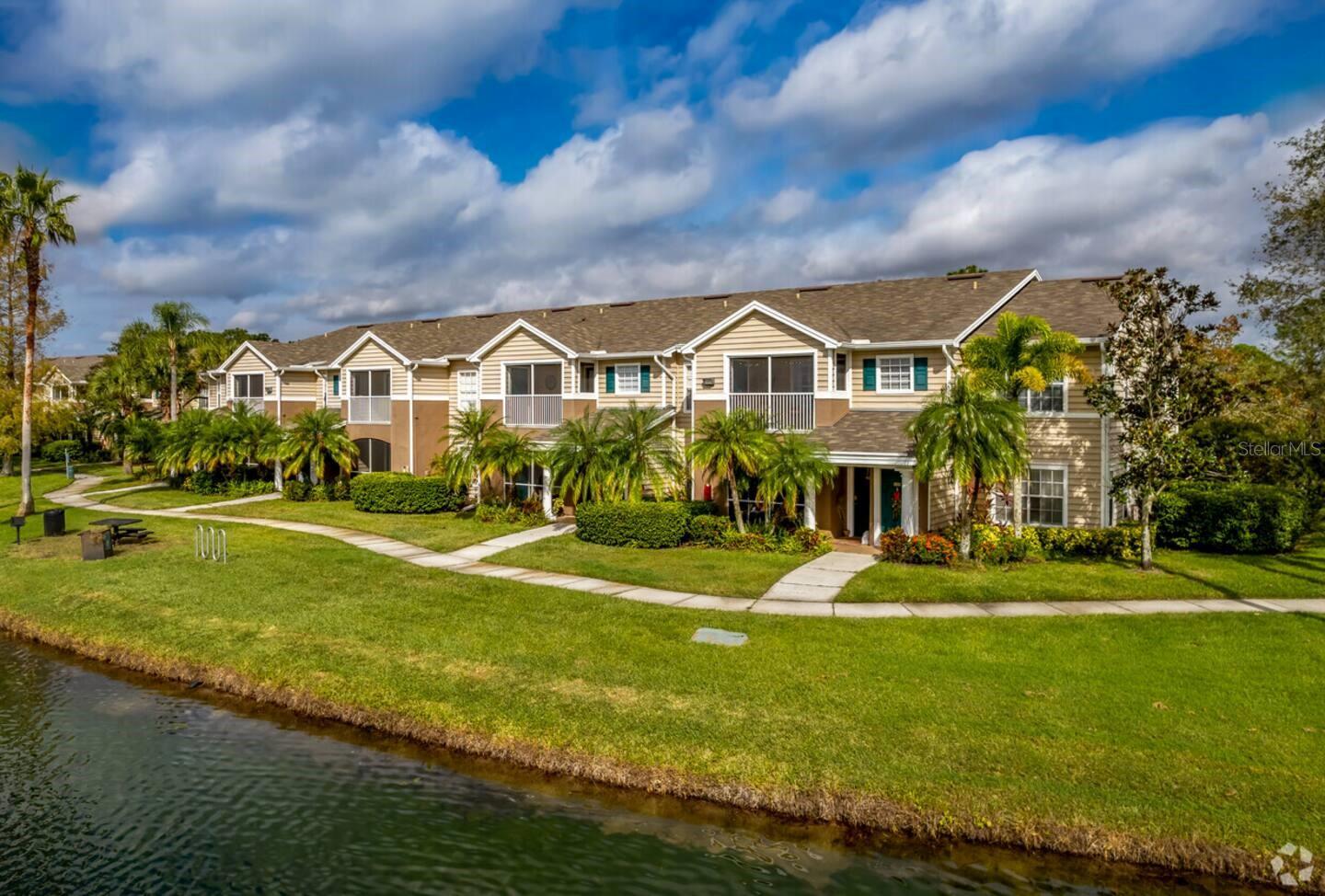 8815 MANOR LOOP #104, LAKEWOOD RANCH, FL — photo 2