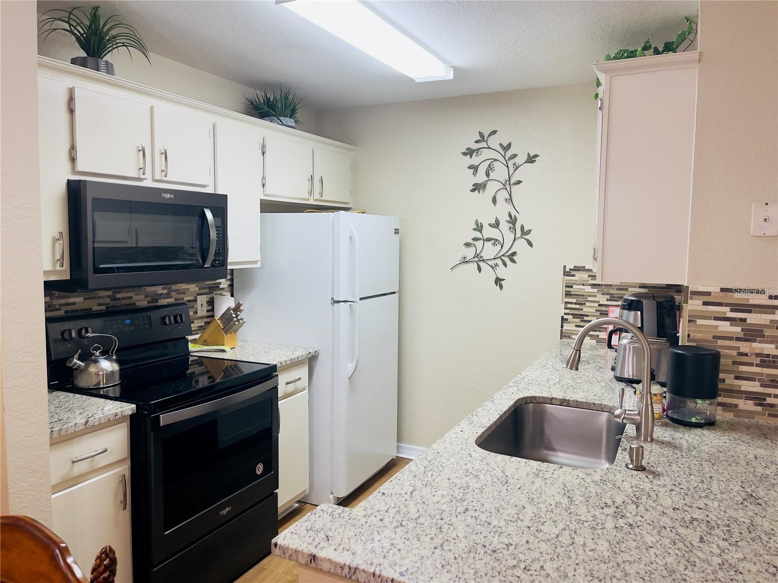 8815 MANOR LOOP #104, LAKEWOOD RANCH, FL — photo 6