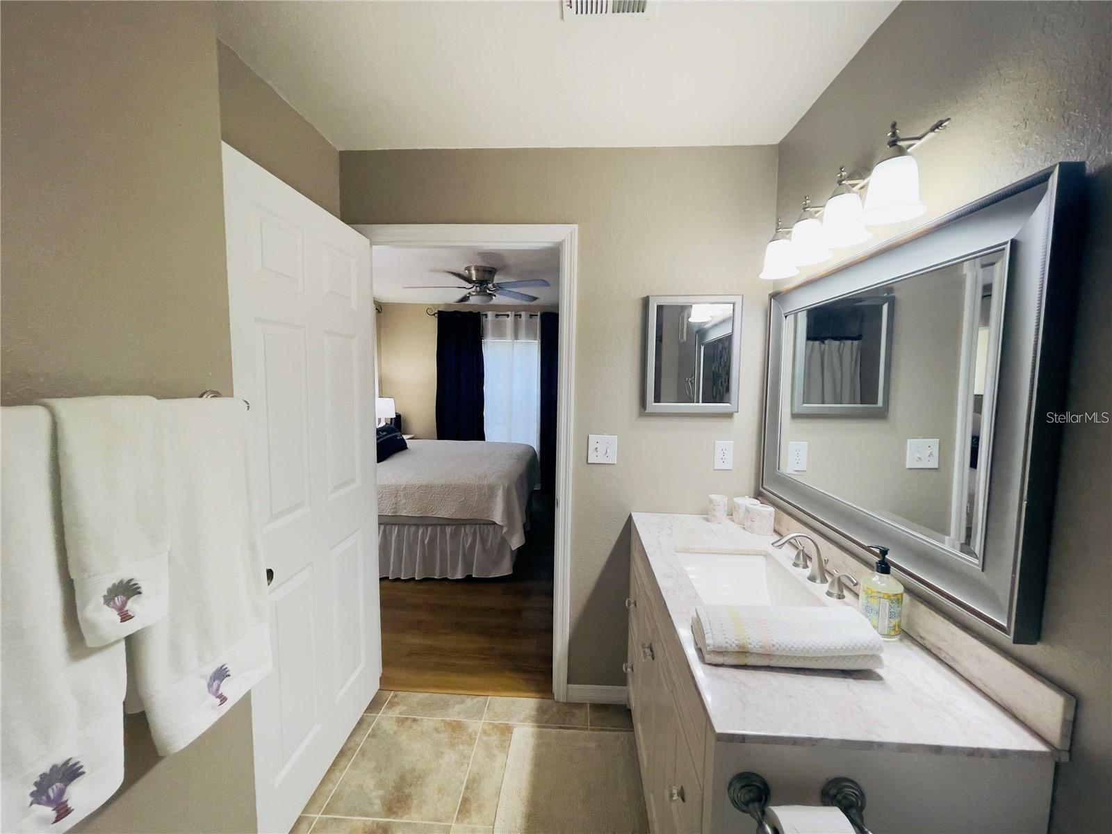 8815 MANOR LOOP #104, LAKEWOOD RANCH, FL — photo 10