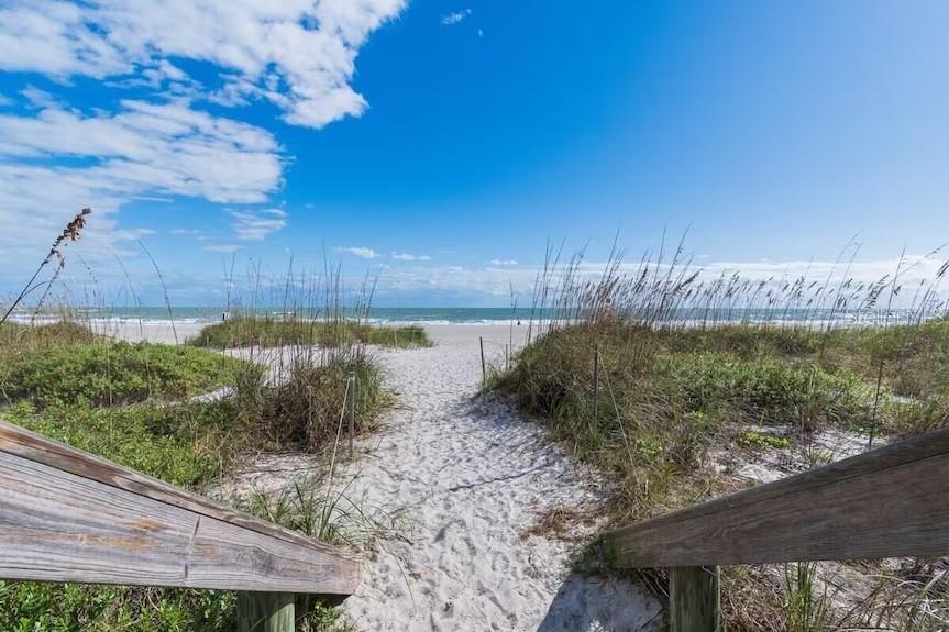 402 S ORLANDO AVE, COCOA BEACH, FL — photo 58