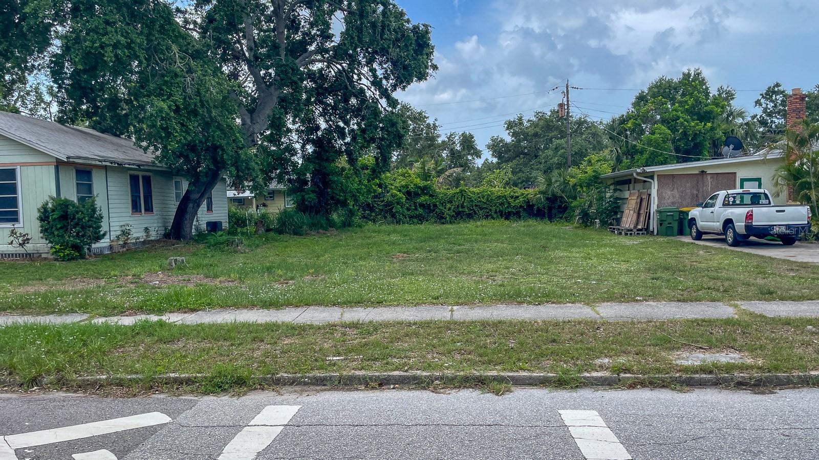 2050-2026 10TH, SARASOTA, FL — photo 4