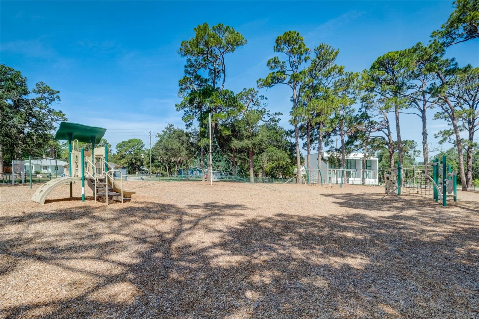 2050-2026 10TH, SARASOTA, FL — photo 16