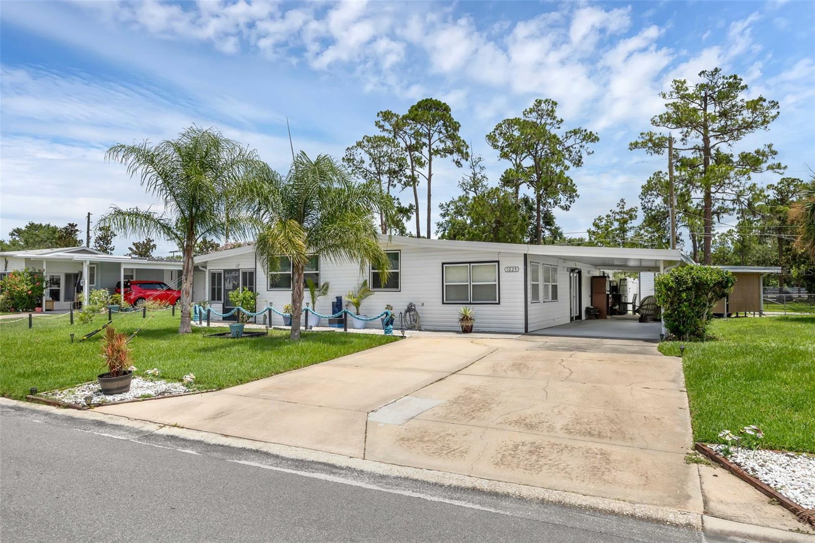 1025 CAPELLA DR, TAVARES, FL