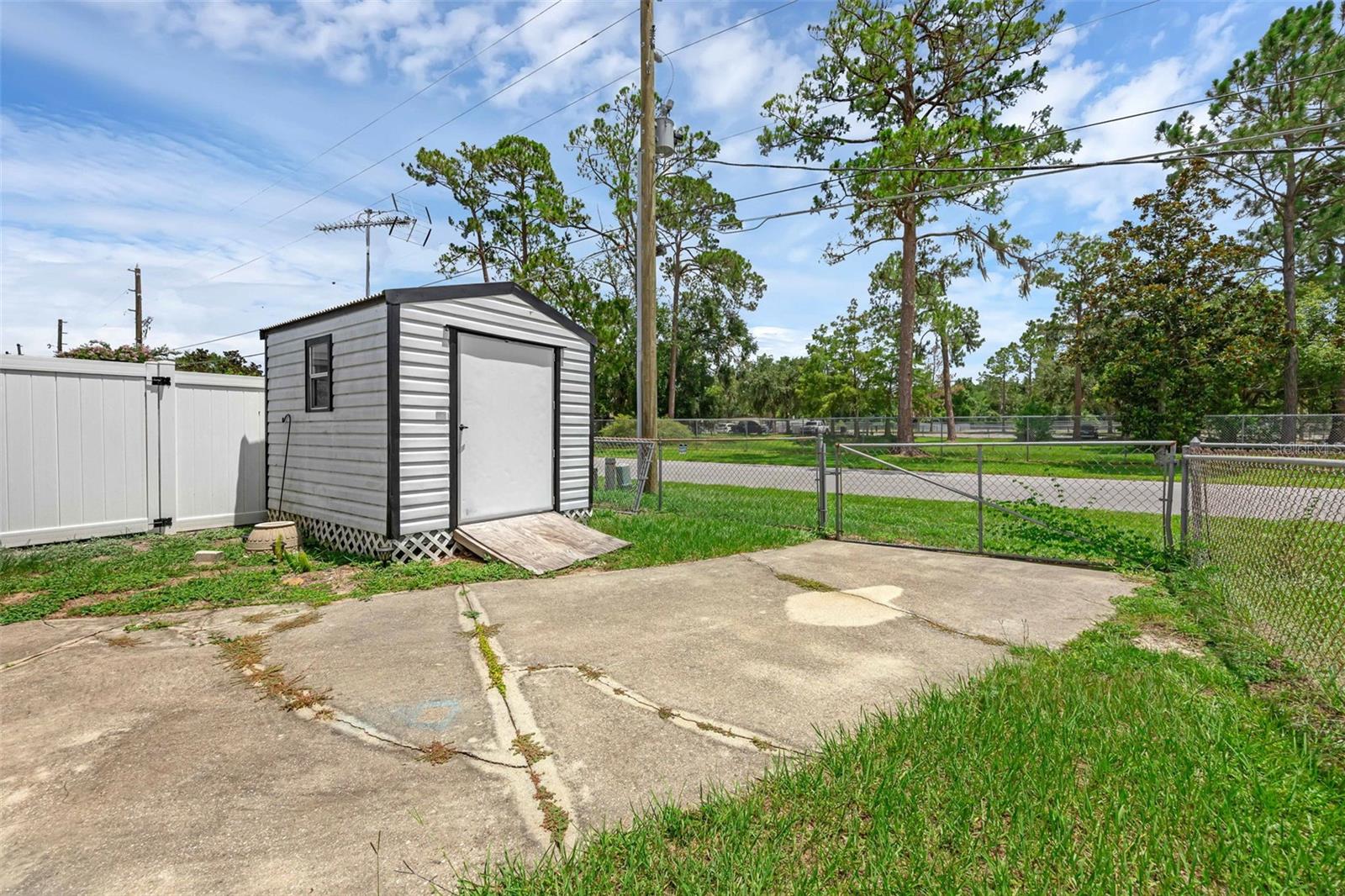1025 CAPELLA DR, TAVARES, FL — photo 69