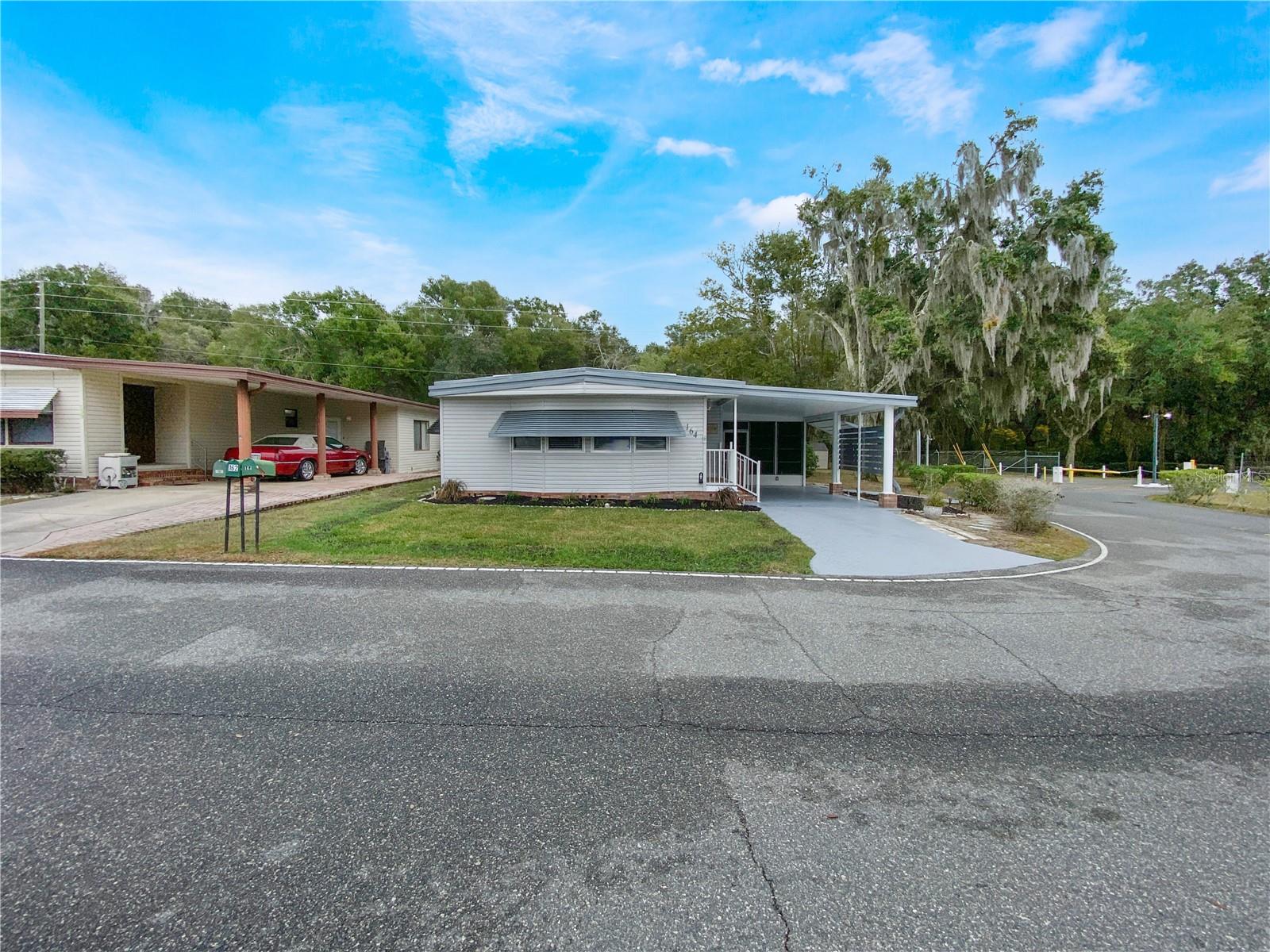 164 ROYAL PALM DR, LEESBURG, FL