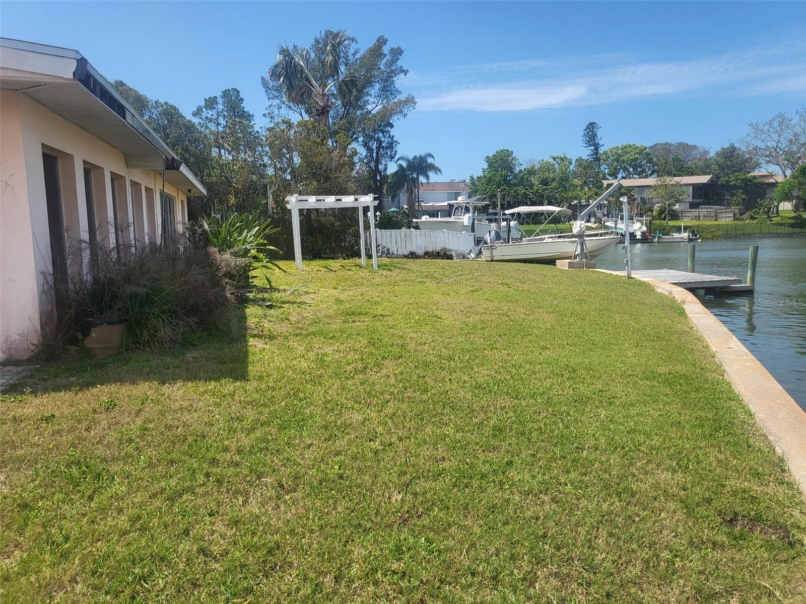 3995 SOUTH CIR, LARGO, FL — photo 15