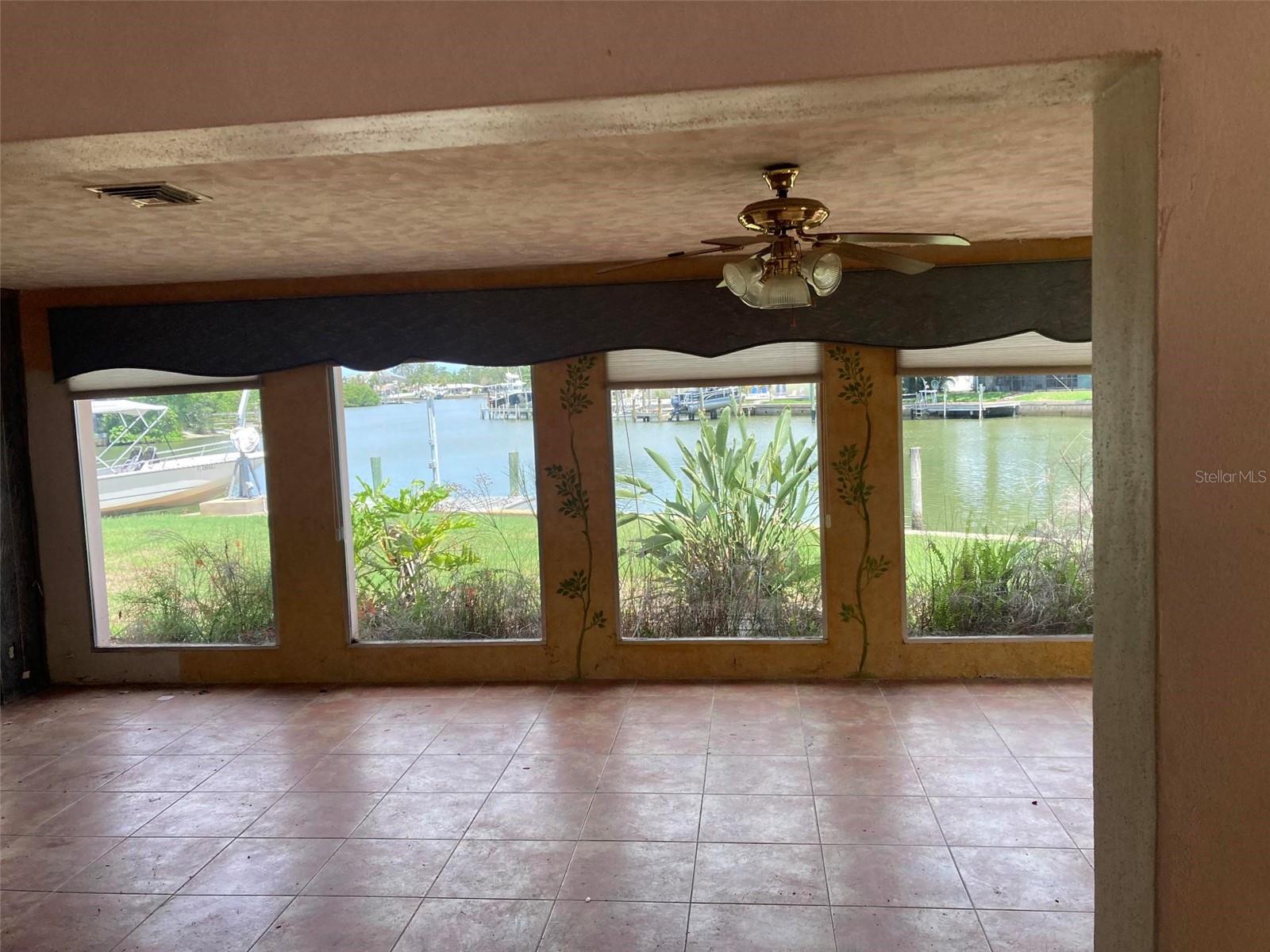 3995 SOUTH CIR, LARGO, FL — photo 18