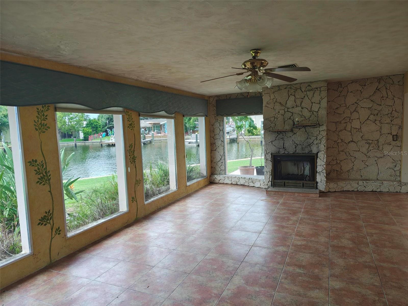 3995 SOUTH CIR, LARGO, FL — photo 21