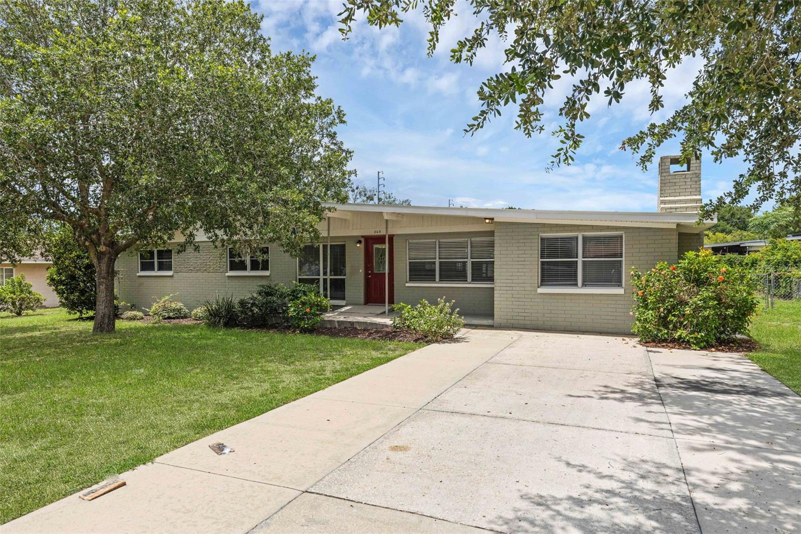 203 E LAKEVIEW AVE, EUSTIS, FL — photo 4