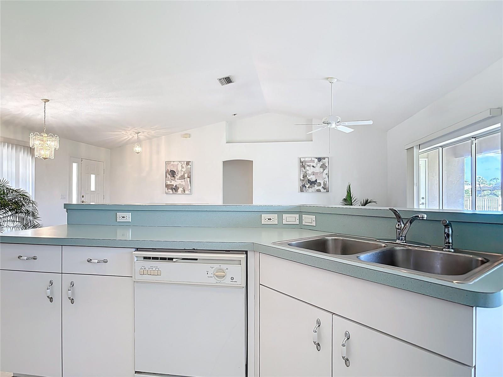 104 MARK TWAIN LN, ROTONDA WEST, FL — photo 21