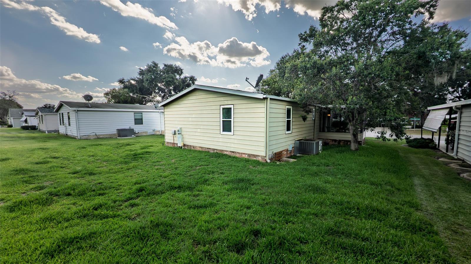 1725 HILTON HEAD BLVD, LADY LAKE, FL — photo 36