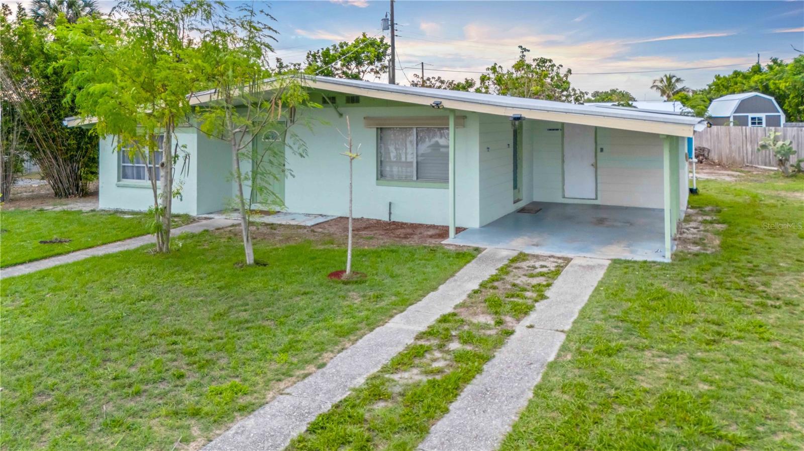 180 PALMETTO CIR NE, PORT CHARLOTTE, FL