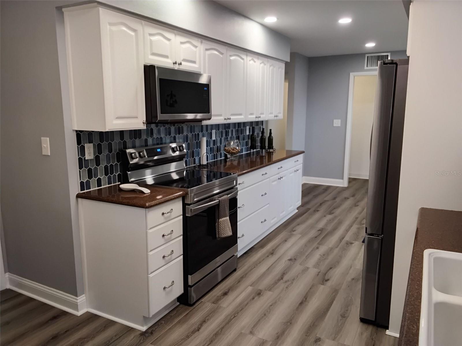 702 CYPRESS PL, SUN CITY CENTER, FL — photo 32