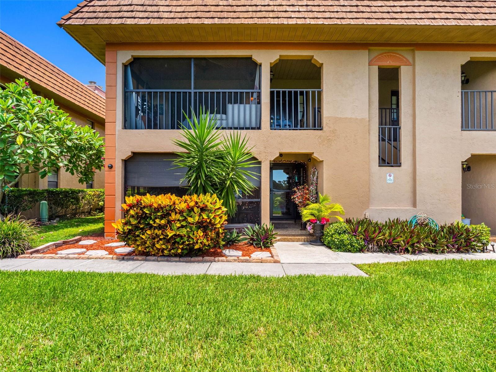 10182 SEMINOLE ISLAND DR, LARGO, FL