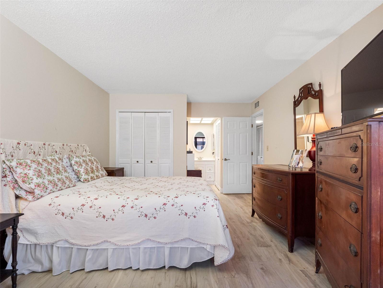 10182 SEMINOLE ISLAND DR, LARGO, FL — photo 6