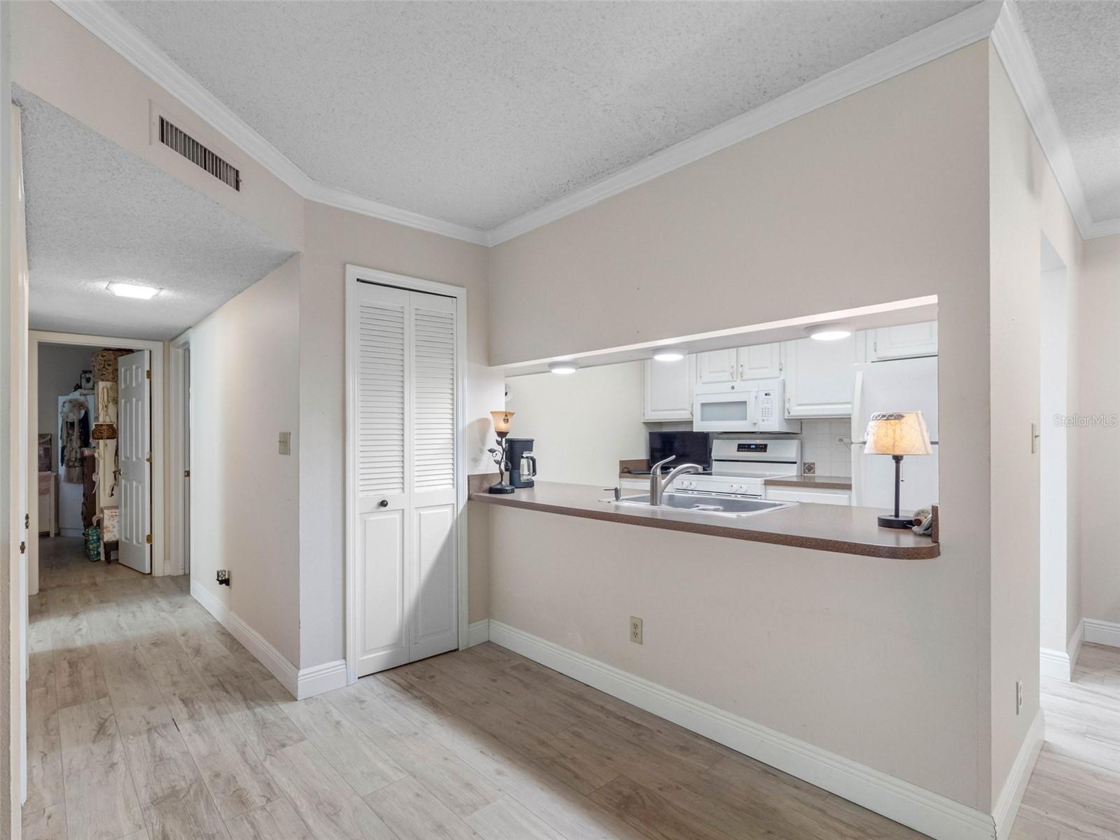 10182 SEMINOLE ISLAND DR, LARGO, FL — photo 4